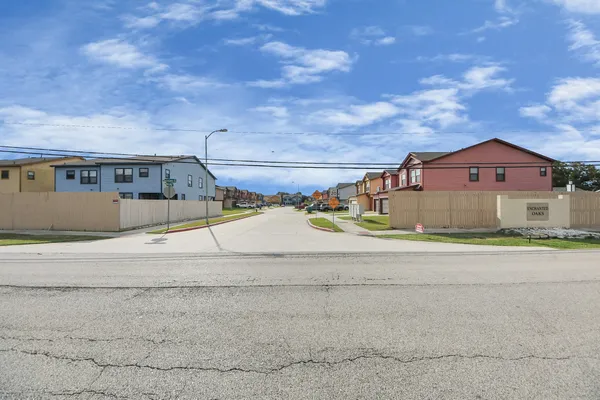 $1,895 | 4323 Oak Ridge Drive, Unit B, Pasadena, TX 77503