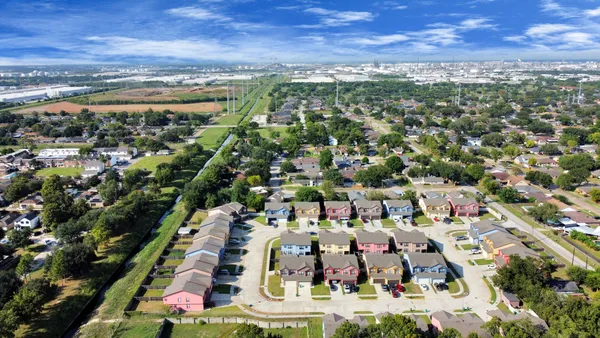 $1,895 | 4323 Oak Ridge Drive, Unit B, Pasadena, TX 77503