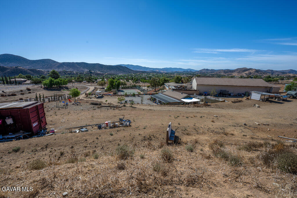 9555 Hierba Road Agua Dulce, CA 91390 - Photo 11 of 19 a view of a dry yard with trees