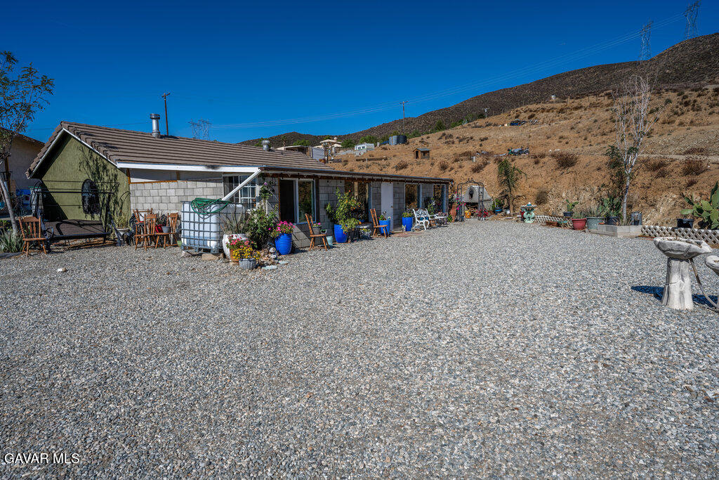 9555 Hierba Road Agua Dulce, CA 91390 - Photo 16 of 19 a view of parking