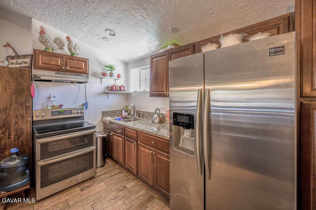 9555 Hierba Road Agua Dulce, CA 91390 - Photo 2 of 19 a kitchen with cabinets and stainless steel appliances
