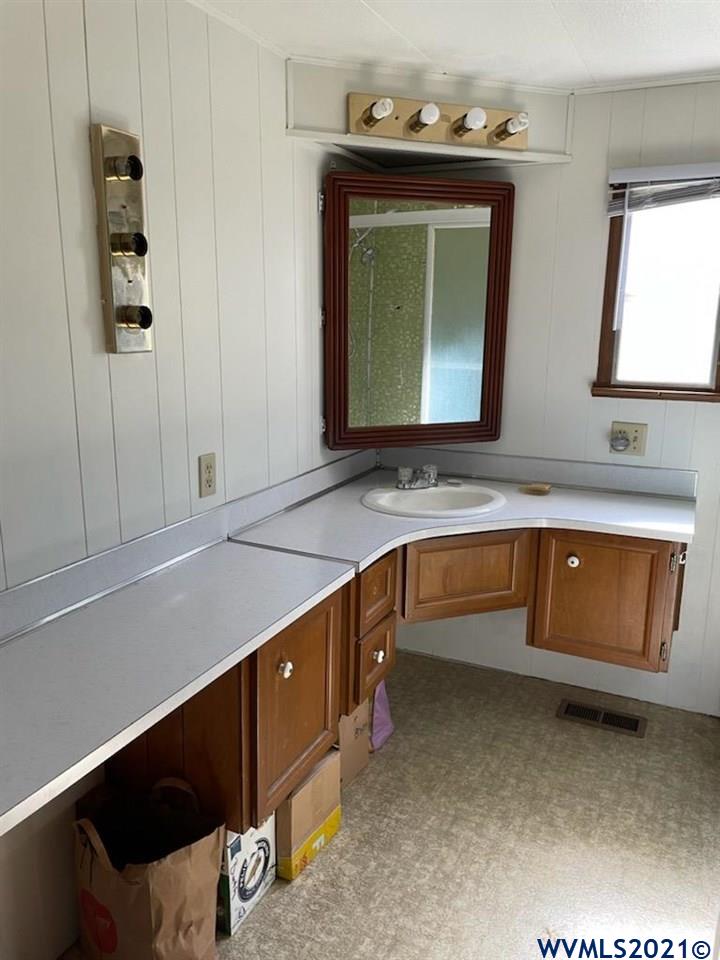 973 F Street Lebanon, OR 97355 - Photo 9 of 16 Gallery Image 9