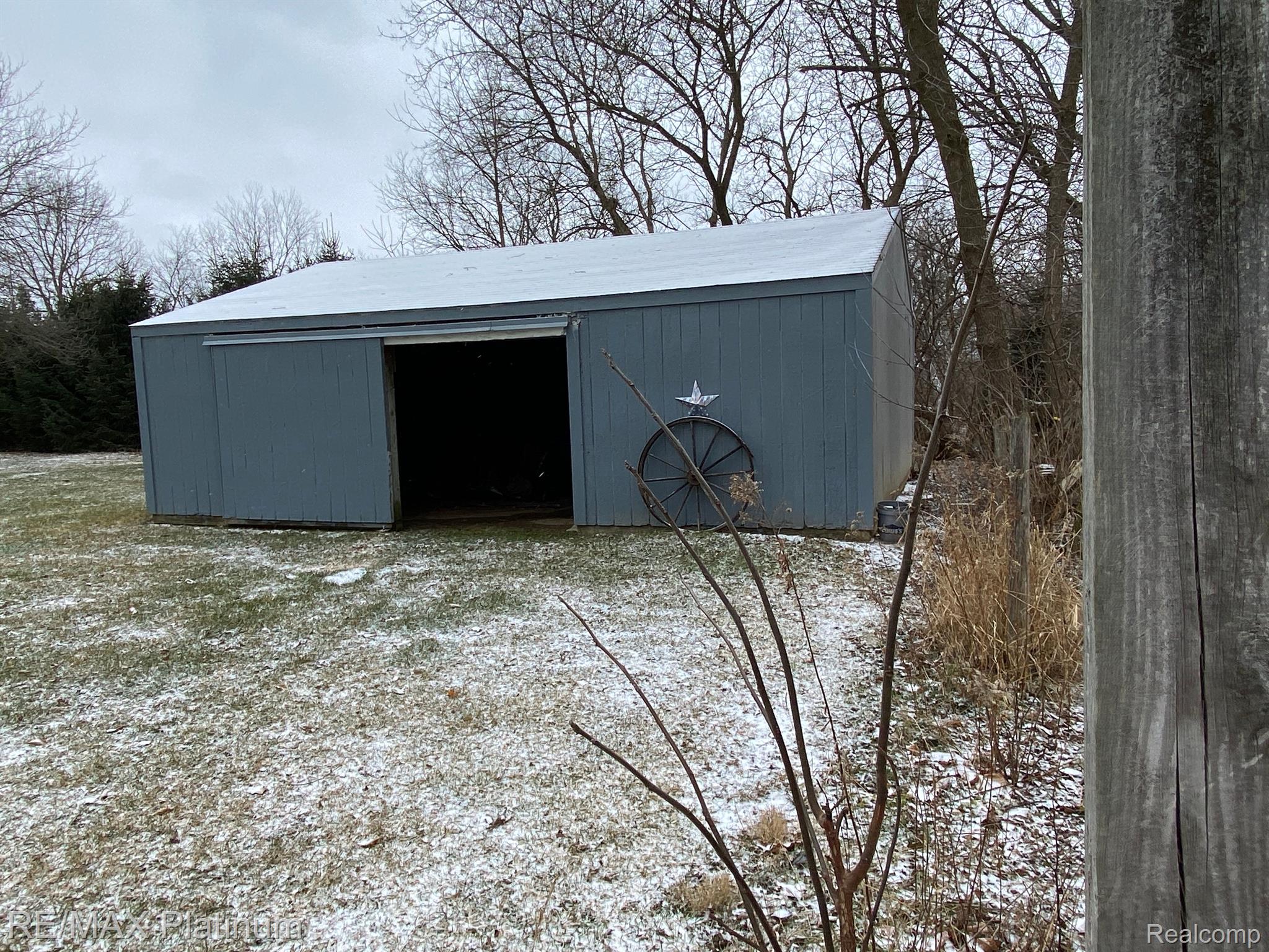 1017 North Latson Road Howell, MI 48843 - Photo 32 of 35 Bar