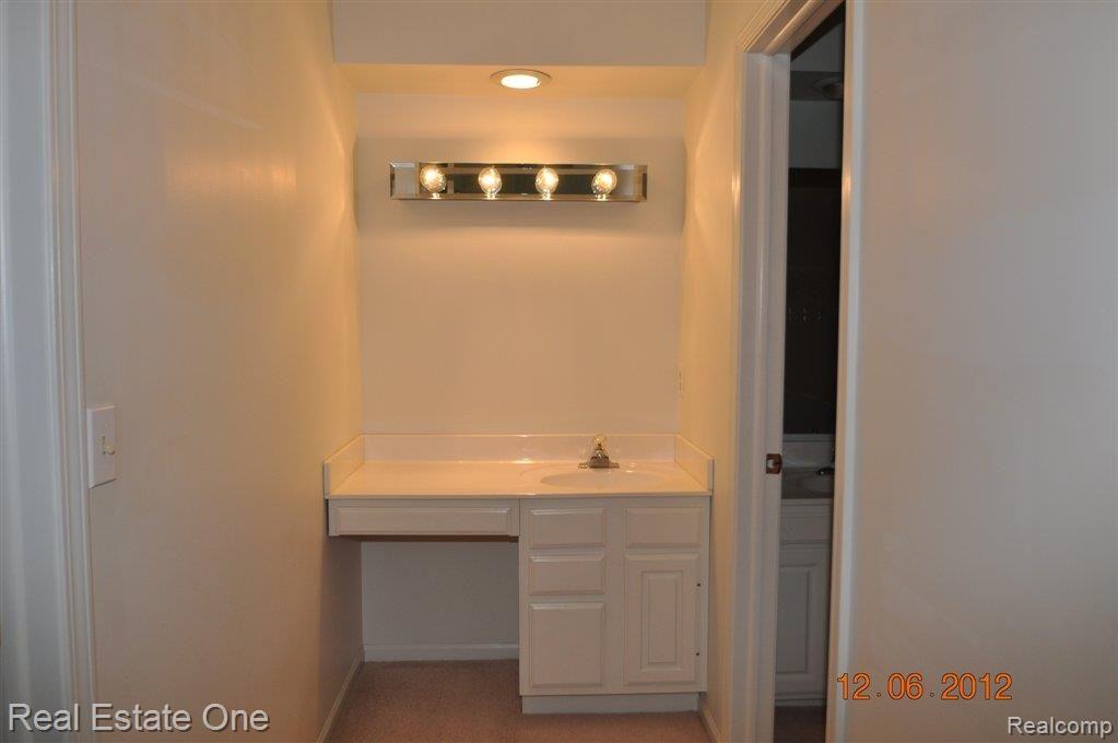864 GreenView Court Rochester, MI 48307 - Photo 17 of 25 Makeup area In master