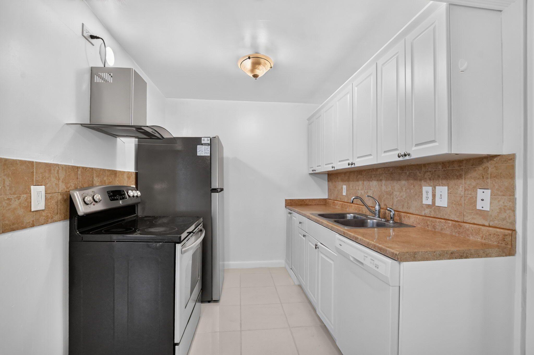 3010 Guildford East Boca Raton, FL 33434 - Photo 3 of 45 Kitchen