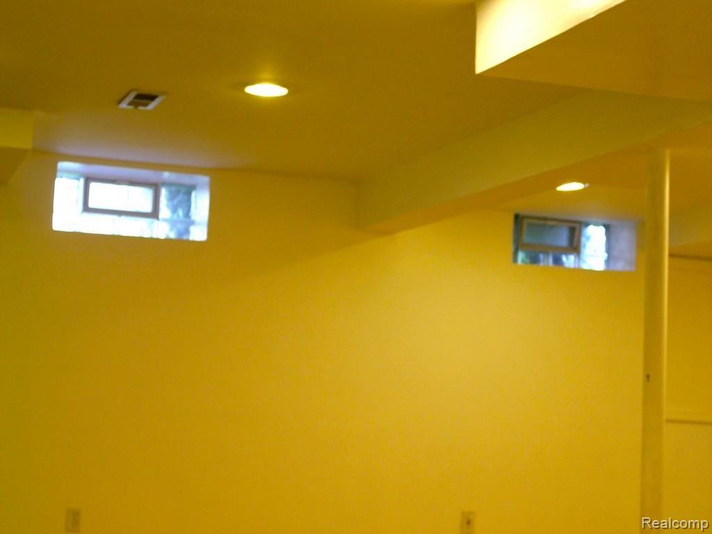 24691 Jamestowne Road Novi, MI 48375 - Photo 17 of 29 17.jpg