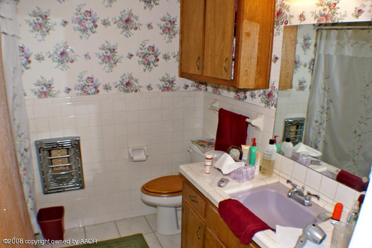 205 Appaloosa Road Amarillo, TX 79108 - Photo 11 of 25 bathroom