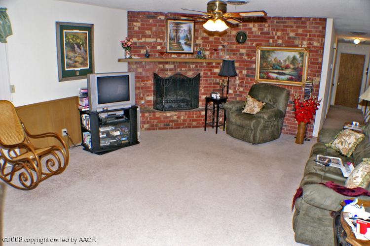 205 Appaloosa Road Amarillo, TX 79108 - Photo 5 of 25 livingroom