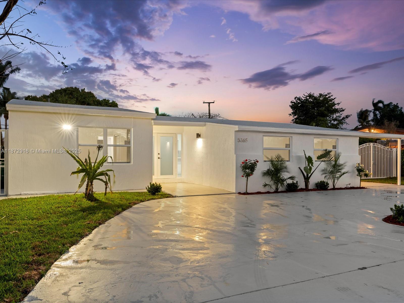 5365 Southwest 97th Court Miami, FL 33165 - Photo 10 of 51 a view of a outdoor space