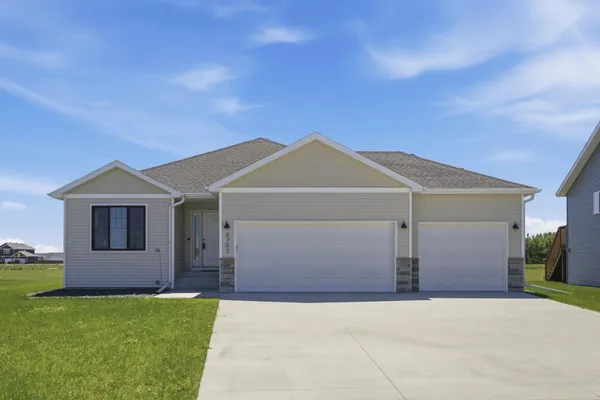 $514,900 | 6702 72nd Avenue South, Horace, ND 58047