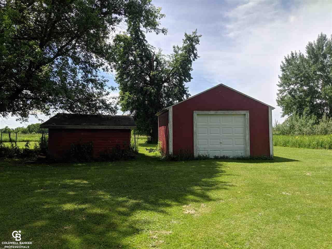12901 Yale Road Yale, MI 48097 - Photo 32 of 45 Garage and Coop