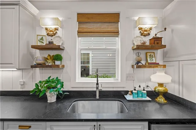 a view of a house with yard and tree s