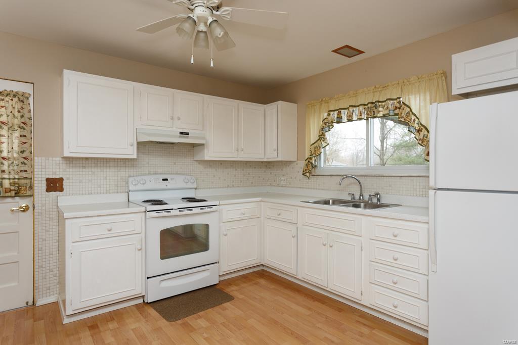 1213 Rivoli Drive Ballwin, MO 63011 - Photo 2 of 16 Gallery Image 2