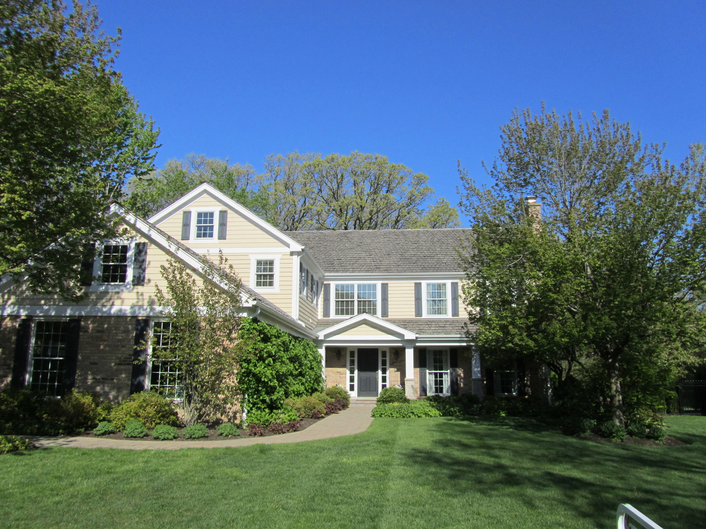 580 Buena Road Lake Forest, IL 60045 - Photo 1 of 1 a front view of a house with a garden