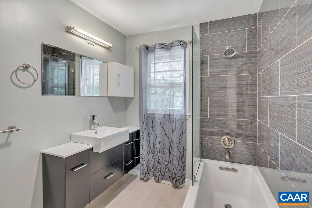 207 Harris Road Charlottesville, VA 22903 - Photo 10 of 40 Gallery Image 10