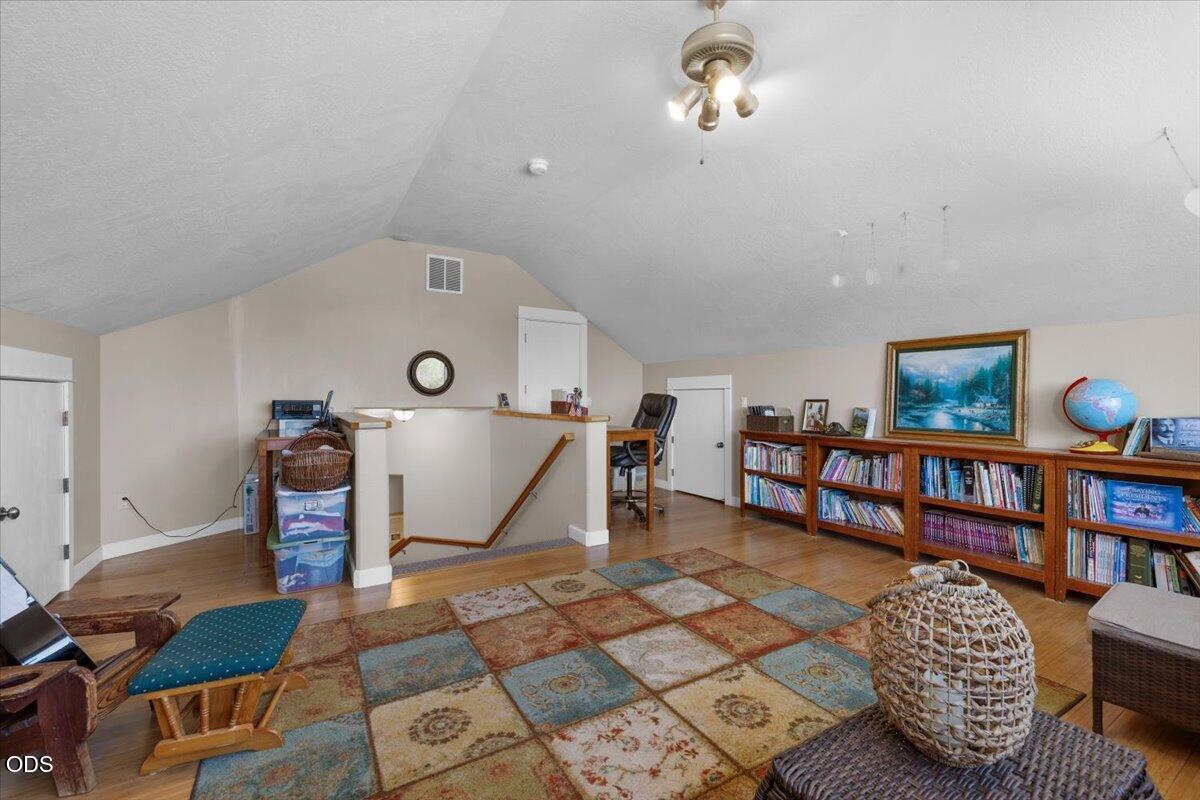 899 Old Stage Road Medford, OR 97502 - Photo 31 of 53