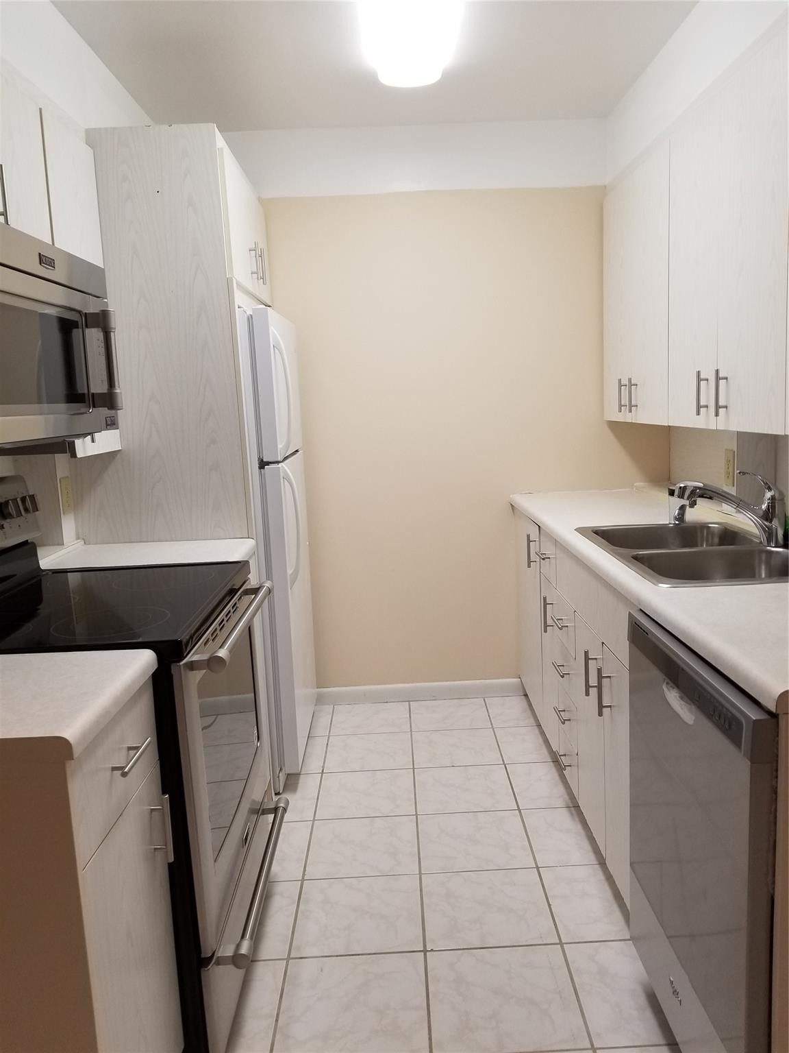 4090 Cornwall East, Unit 4090 Boca Raton, FL 33434 - Photo 5 of 25 Photo 5