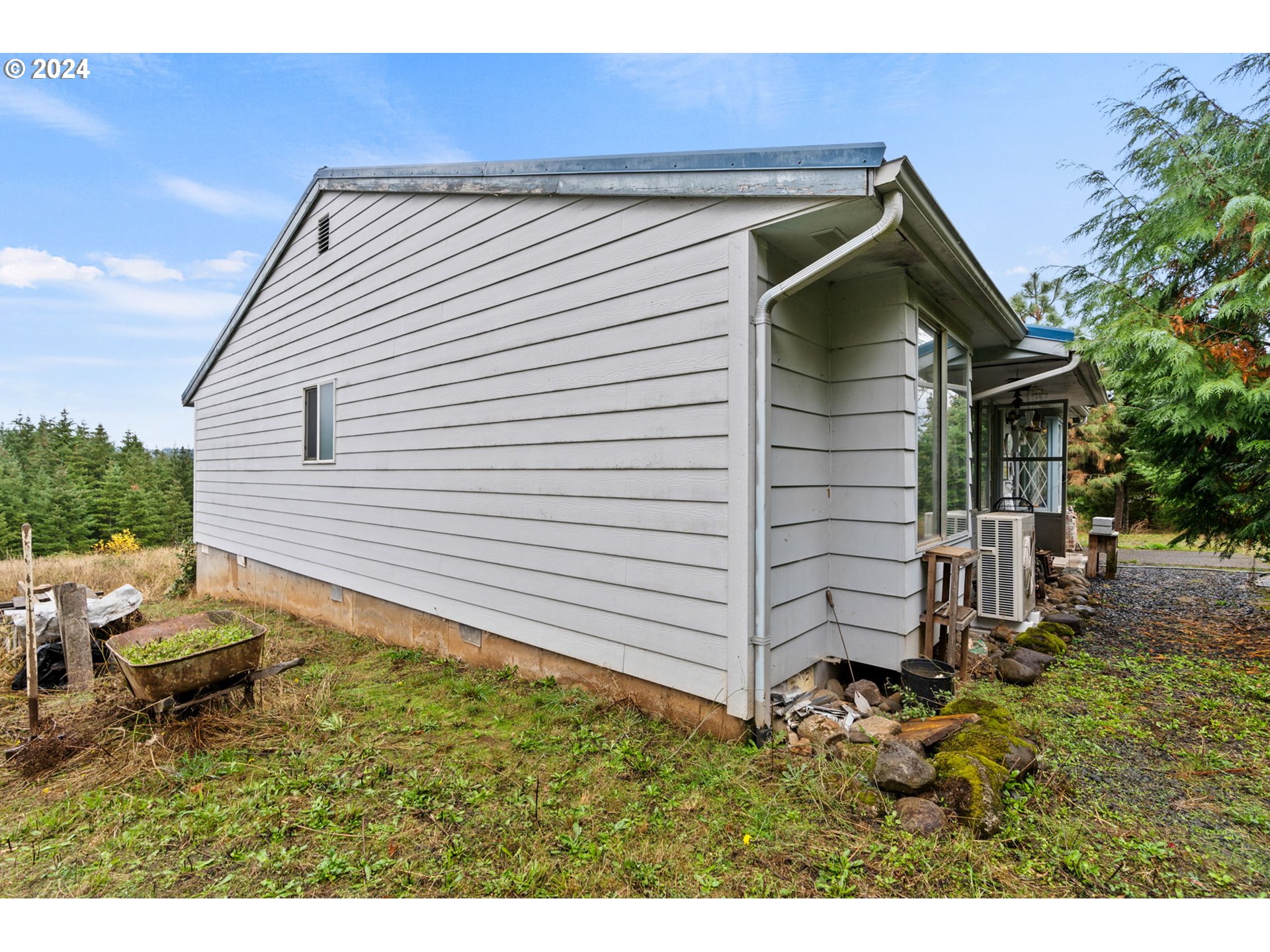 19733 South Harper Road Colton, OR 97017 - Photo 15 of 48 a view of a house with a yard