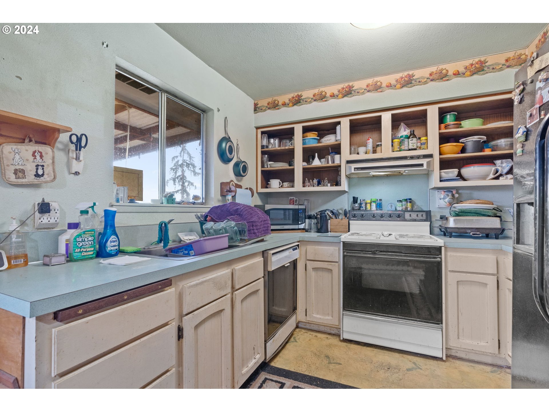 19733 South Harper Road Colton, OR 97017 - Photo 27 of 48 a kitchen with stainless steel appliances granite countertop a stove a sink and a microwave