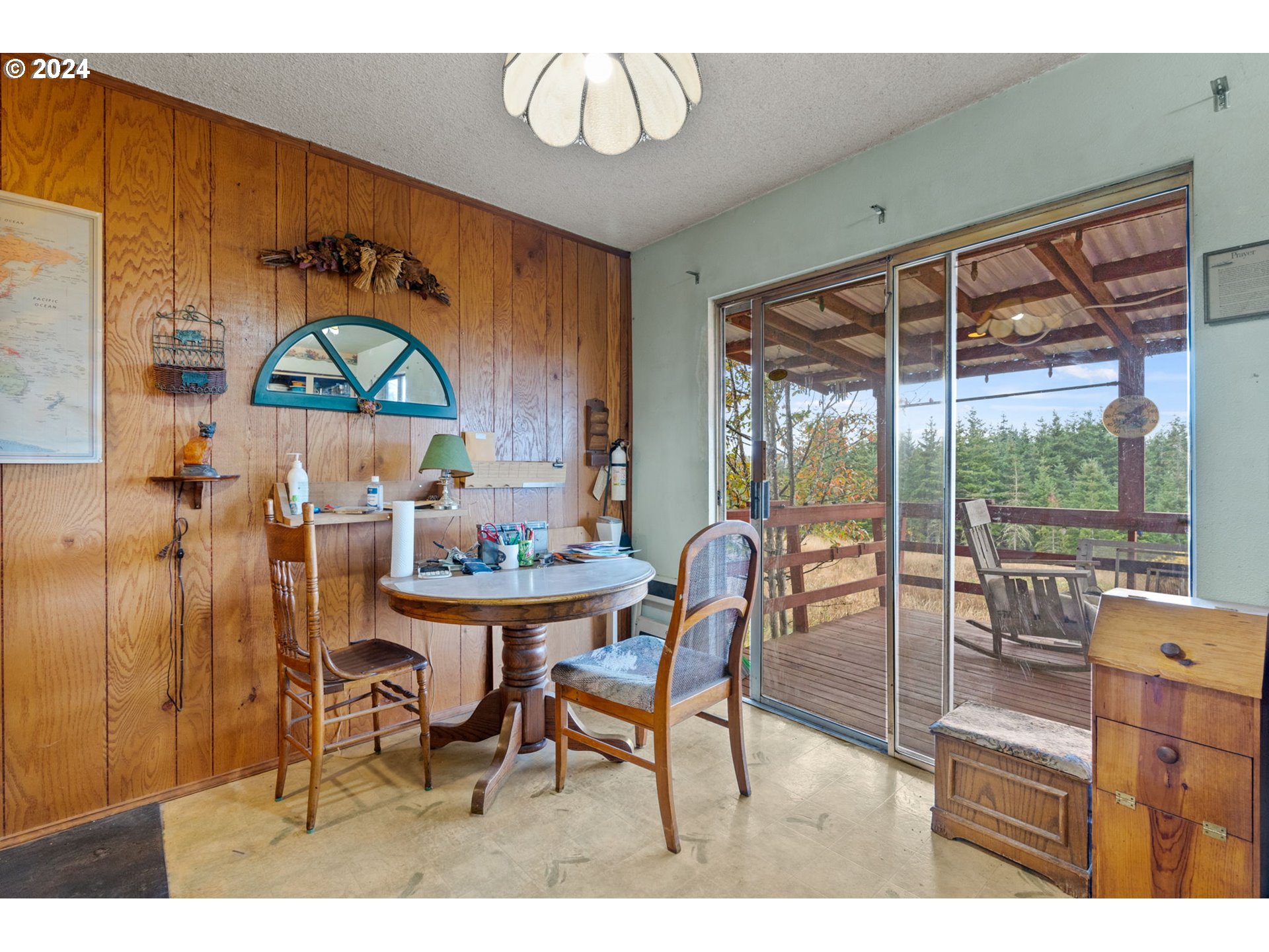 19733 South Harper Road Colton, OR 97017 - Photo 30 of 48 a dining room with furniture and a large window