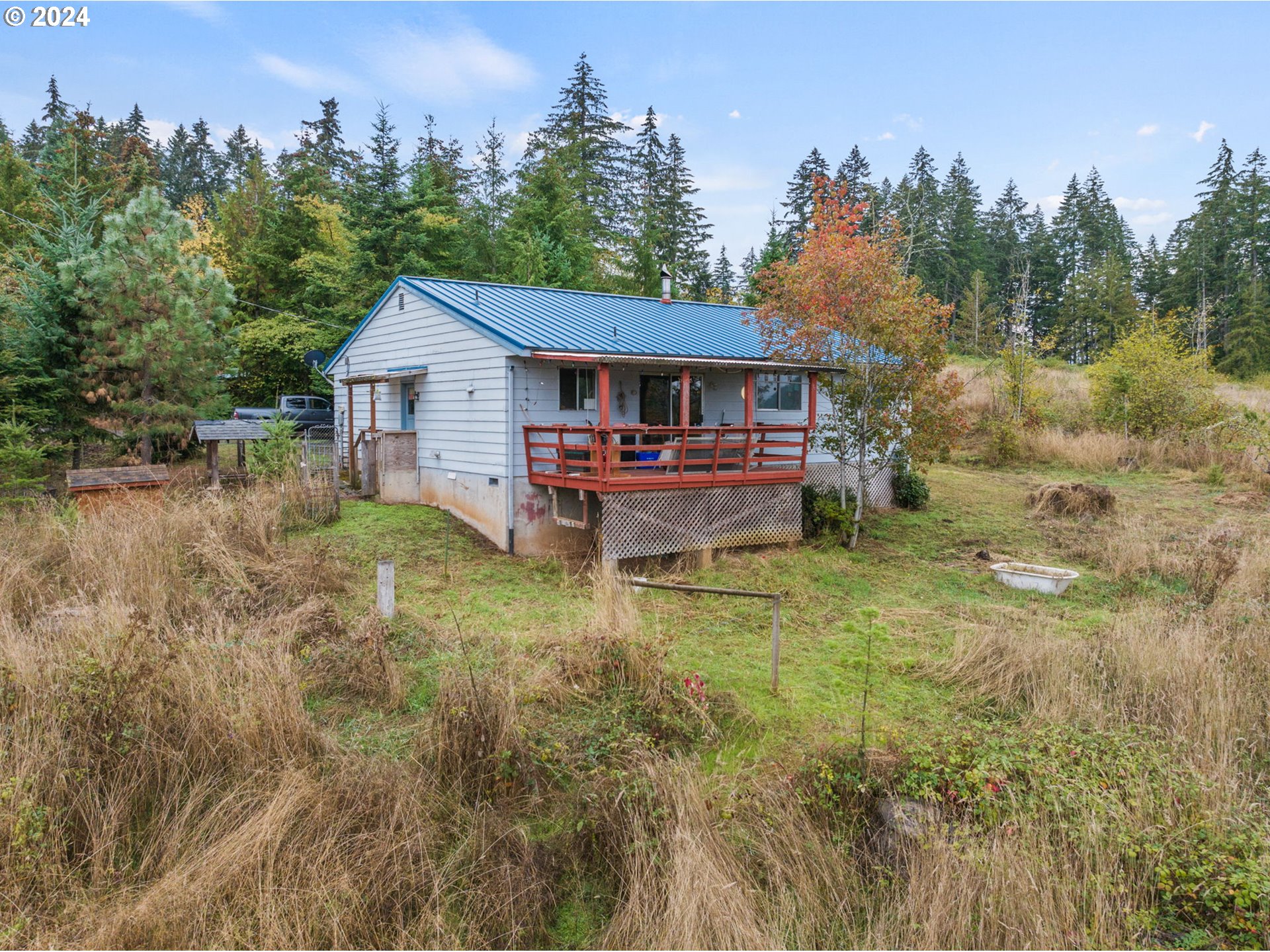 19733 South Harper Road Colton, OR 97017 - Photo 7 of 48 a backyard of a house with table and chairs