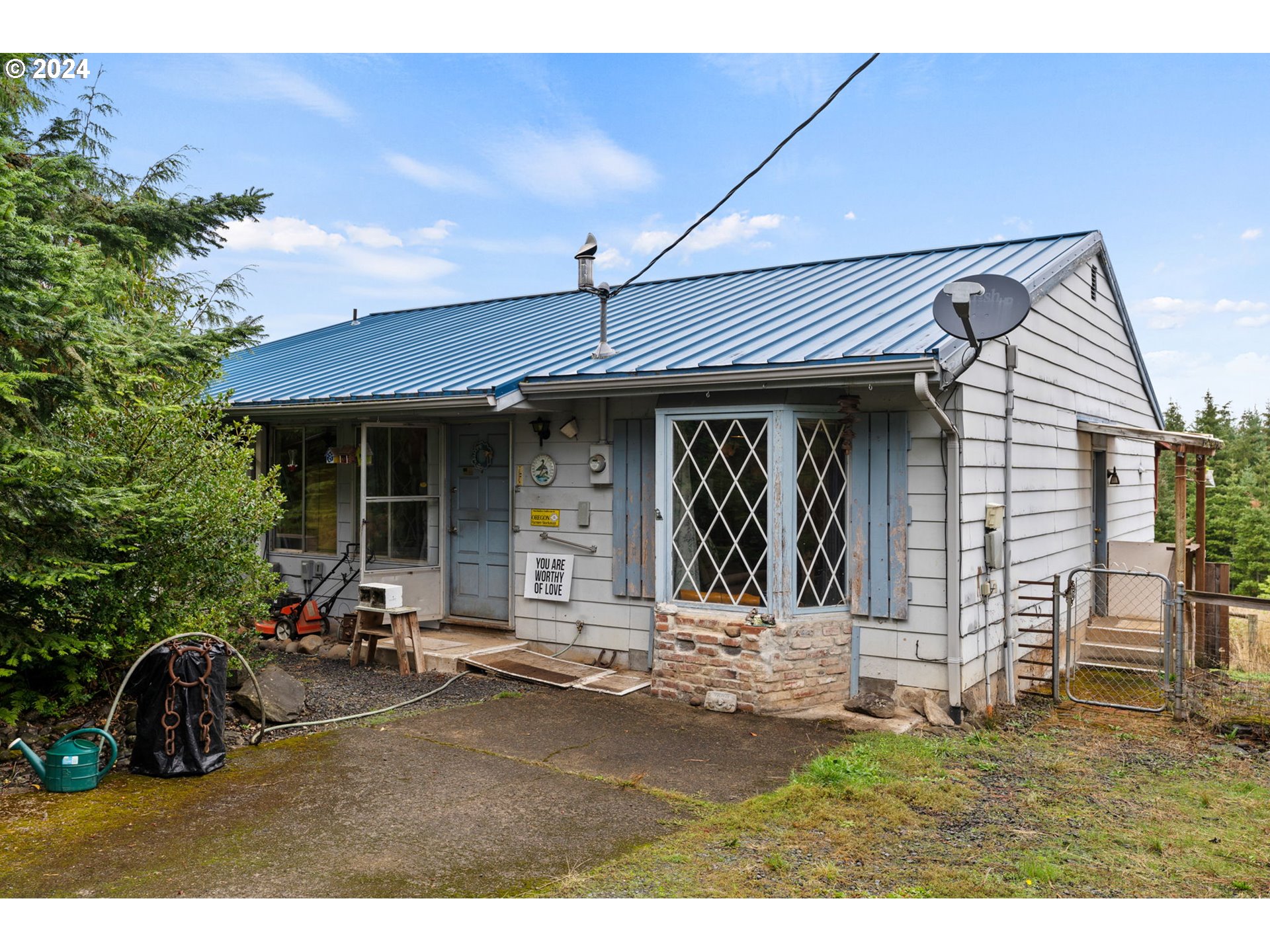 19733 South Harper Road Colton, OR 97017 - Photo 10 of 48 a backyard of a house with yard and outdoor seating