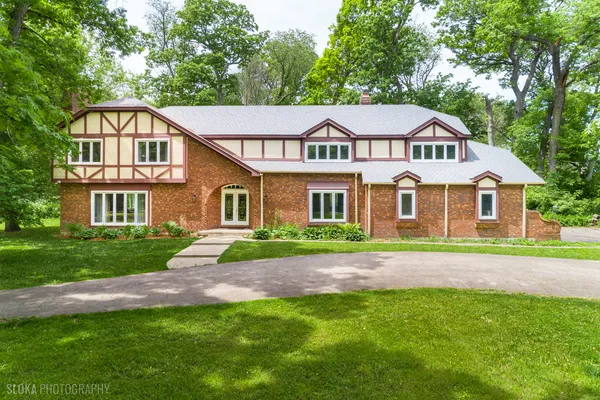 $999,000 | 4 Auburn Lane, Barrington, IL 60010
