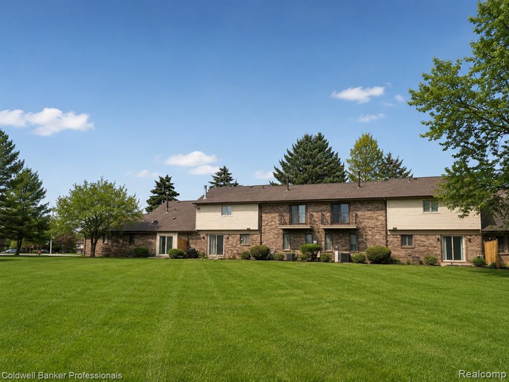 13730 Plumbrook Road Sterling Heights, MI 48312 - Photo 2 of 11