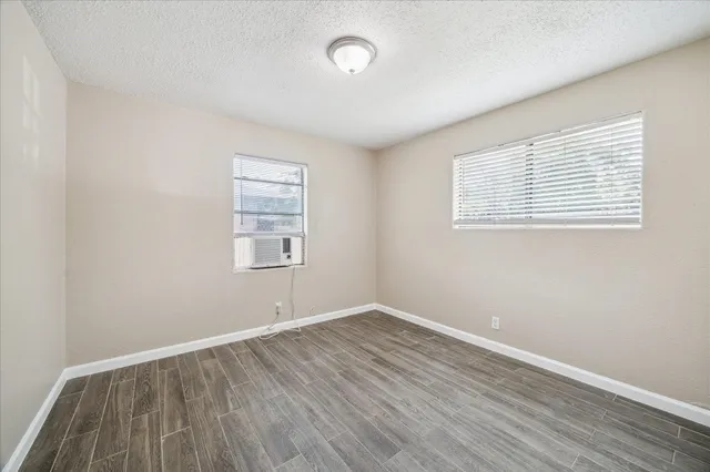 $975 | 5107 Clover Street, Houston, TX 77033