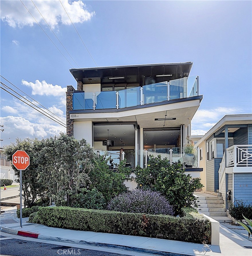 418 Carnation Avenue Corona del Mar, CA 92625 - Photo 27 of 29 a front view of a house with a yard