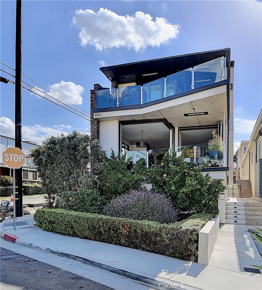 418 Carnation Avenue Corona del Mar, CA 92625 - Photo 28 of 29 a front view of a house with garden