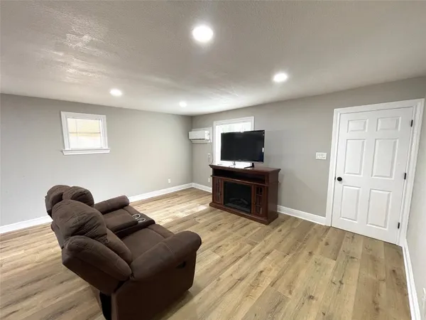 $124,900 | 520 Avenue East, Conroe, TX 77301