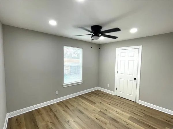 $124,900 | 520 Avenue East, Conroe, TX 77301