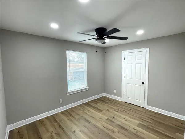 $124,900 | 520 Avenue East, Conroe, TX 77301