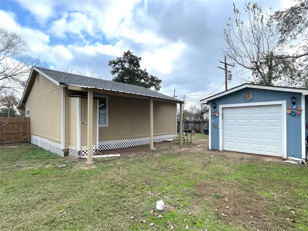 $124,900 | 520 Avenue East, Conroe, TX 77301