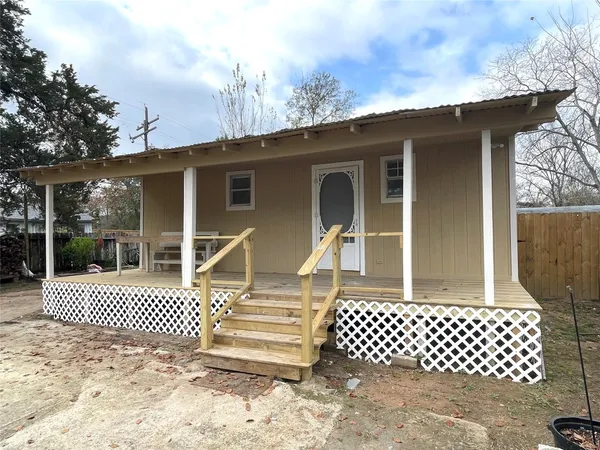 $124,900 | 520 Avenue East, Conroe, TX 77301