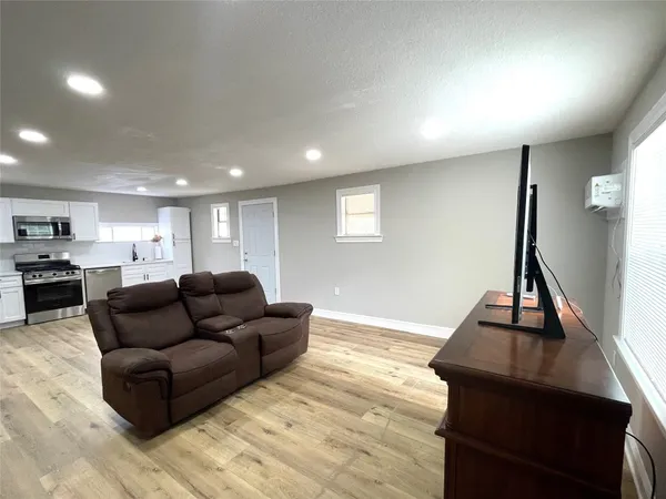 $124,900 | 520 Avenue East, Conroe, TX 77301