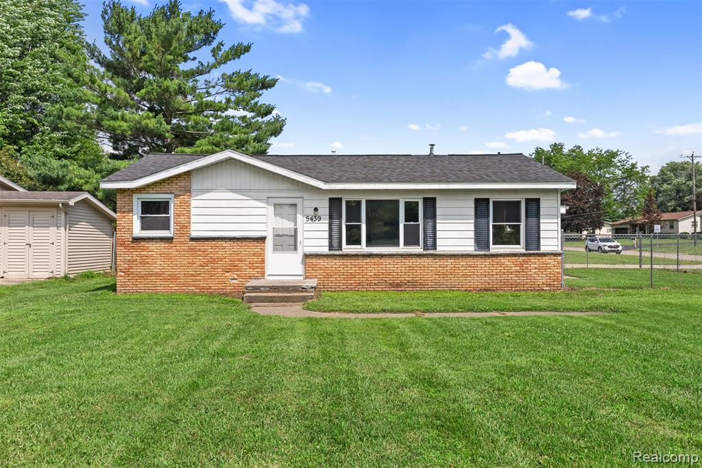 5439 Richfield Road Flint, MI 48506 - Photo 3 of 27