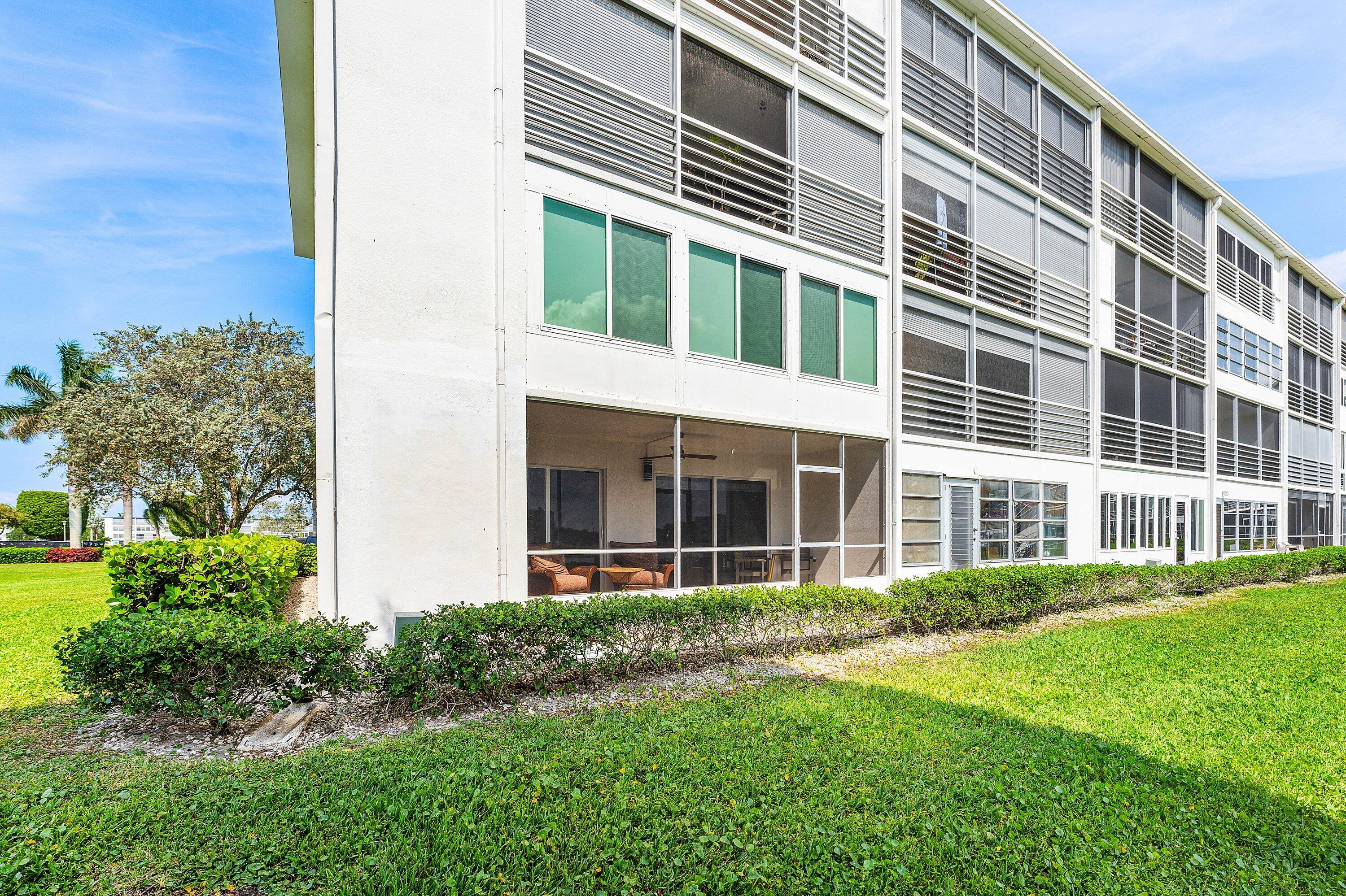 1019 Guildford East Boca Raton, FL 33434 - Photo 33 of 38 032-1019GuildfordEast-BocaRaton-FL-33434
