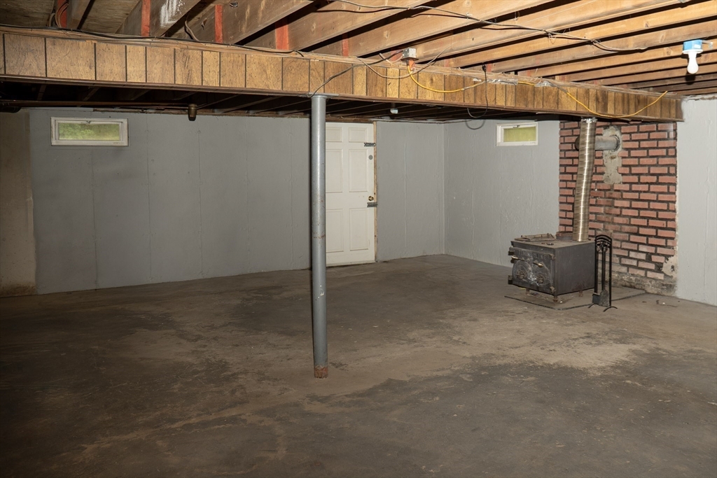 159 Roy Street Springfield, MA 01104 - Photo 33 of 34
