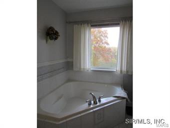 5 Tra Lin Alton, IL 62002 - Photo 11 of 24