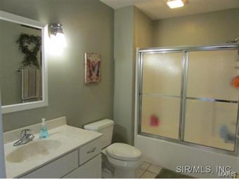 5 Tra Lin Alton, IL 62002 - Photo 17 of 24