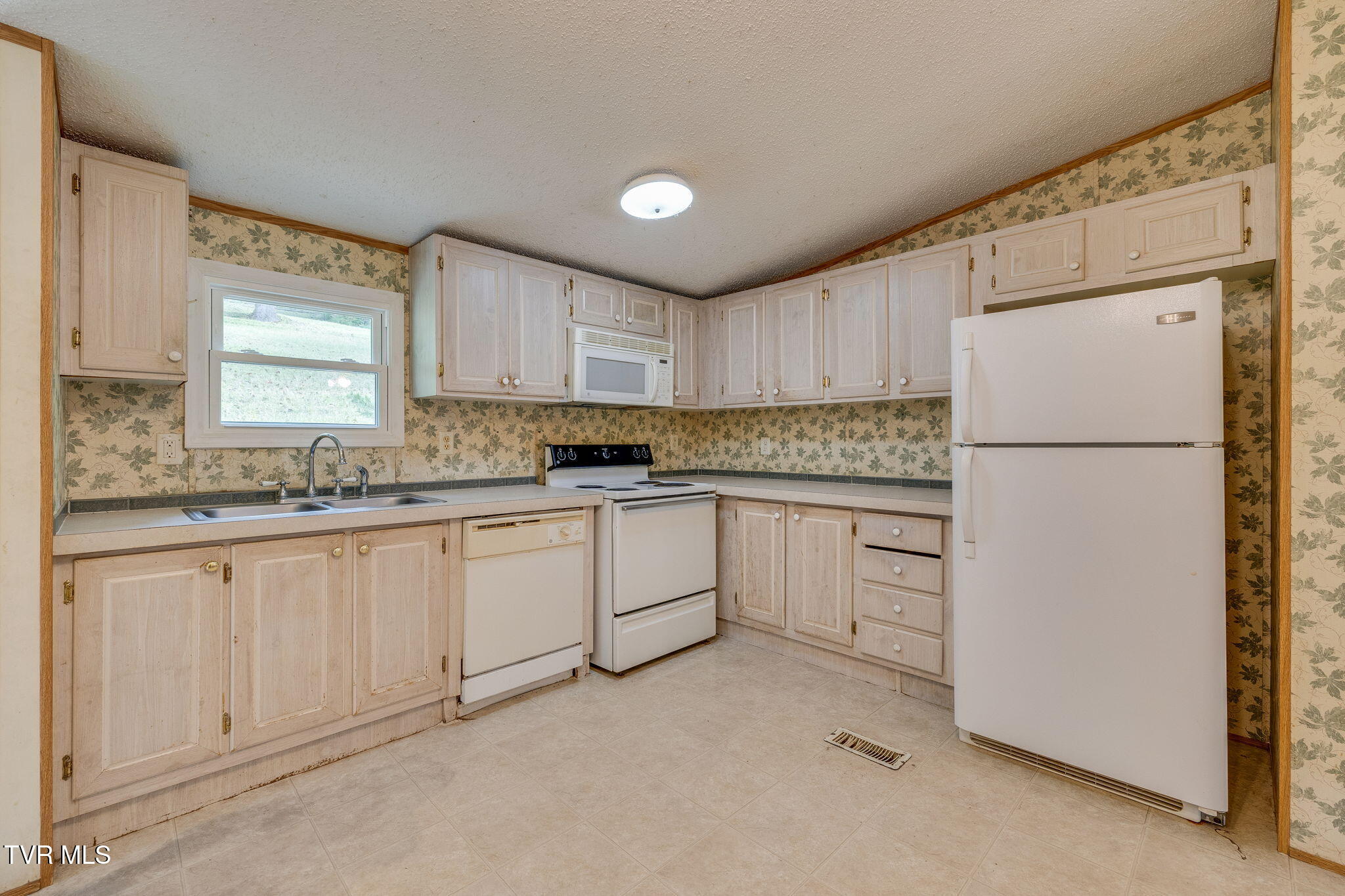 225 Sheets Hollow Road Johnson City, TN 37601 - Photo 9 of 25 009 (2)