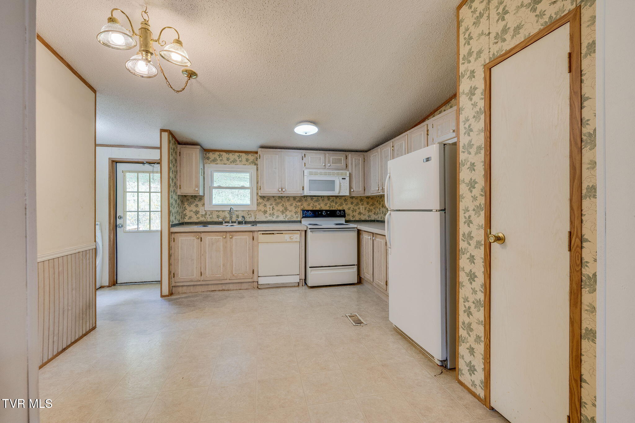 225 Sheets Hollow Road Johnson City, TN 37601 - Photo 10 of 25 008 (2)