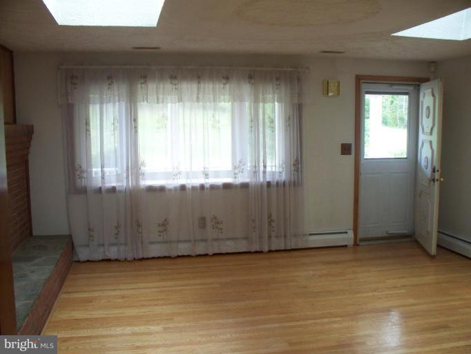 3108 Philadelphia Road Abingdon, MD 21009 - Photo 3 of 23 Living Room