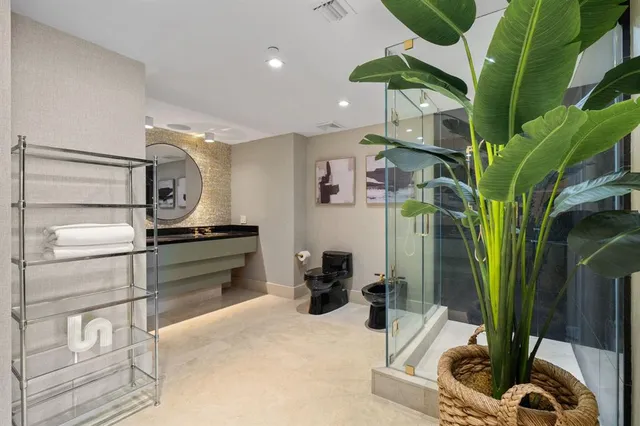 $35,000 | 101 South Fort Lauderdale Beach Boulevard, Unit PH 2703, Fort Lauderdale, FL 33316