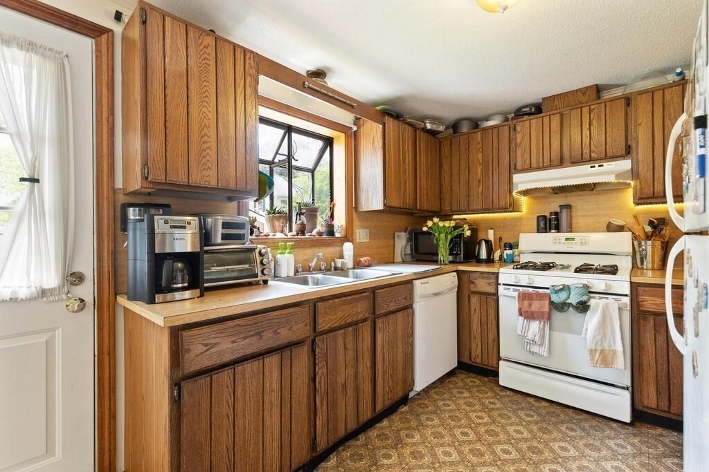 5 Michael Way Cambridge, MA 02141 - Photo 8 of 29