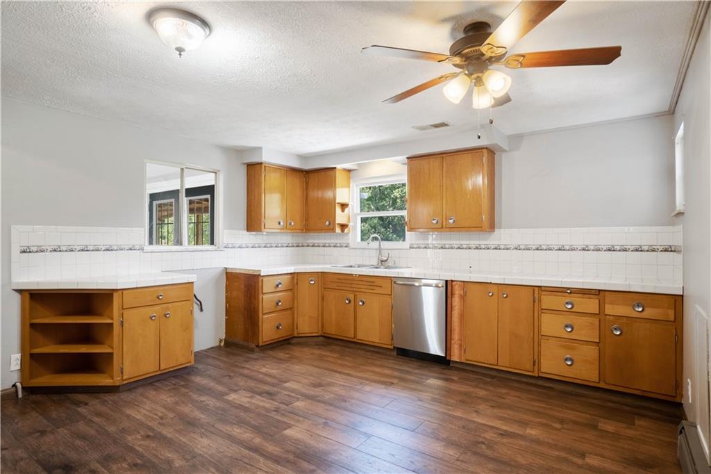 325 Scott Road Eighty Four, PA 15330 - Photo 10 of 25 Gallery Image 10