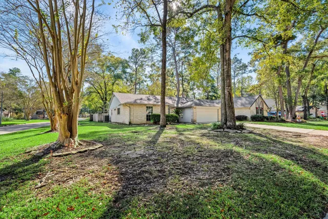 a house view with backyard space