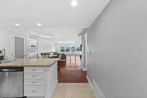 $479,500 | 3121 Northeast 51st Street, Unit 204E, Fort Lauderdale, FL 33308